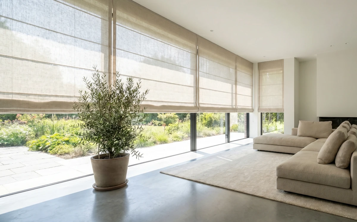 Elegant Roman blinds for bedroom interiors in Málaga