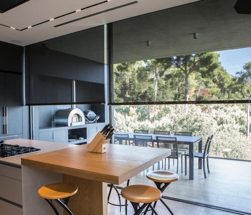 estores screen translucidos en Málaga instalados en cocina