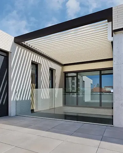 pergola bioclimatica exterior
