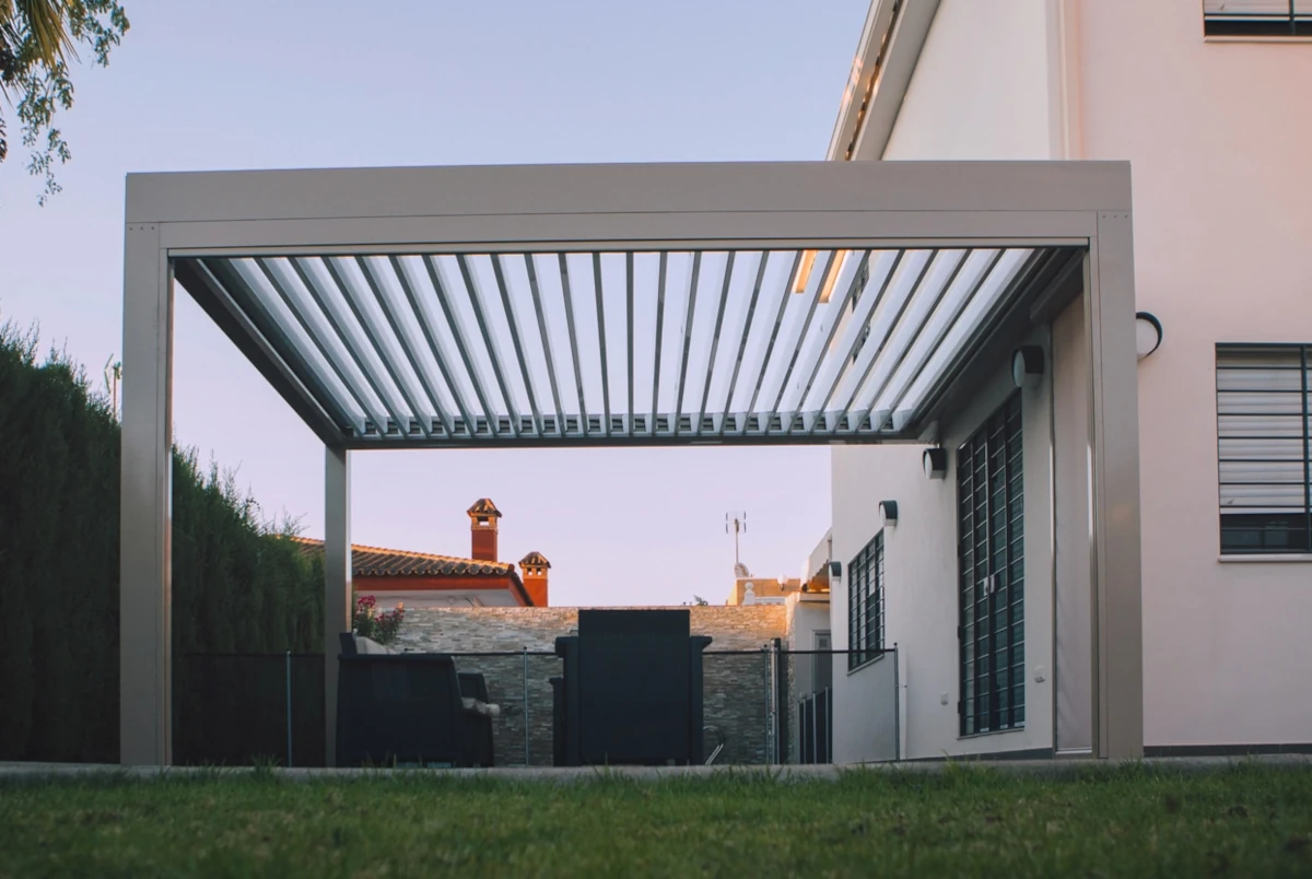 Premium pergola grey in Málaga & Costa del Sol