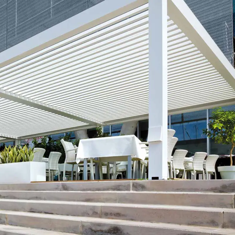 Automated bioclimatic pergola with adjustable louvres in Costa del Sol Restaurant