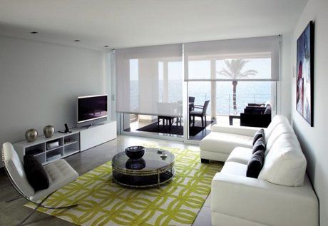 Made-to-measure screen blind for living room with solar protection in Málaga
